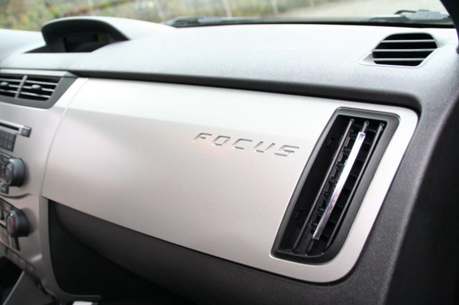  Ford Focus SES Coupe 2008 года  (фото 21 из 44)
